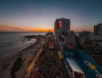 Furdunço arrasta multidão em Salvador 