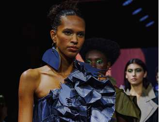 Desfile de Jay Boggo com looks de MDF 