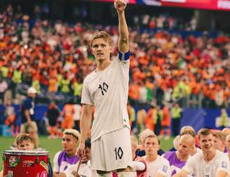 Odegaard também é o maestro da comemoração da 'remada' da Noruega