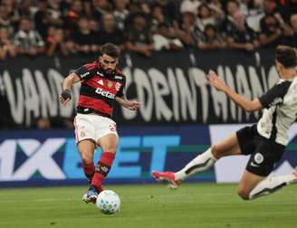 Paqueta marcou o gol do Flamengo em jogo contra o Corinthians pelo Brasileirão.