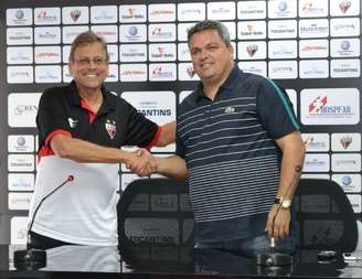 <p>Adson Batista apresenta novo comandante do Atlético-GO</p>