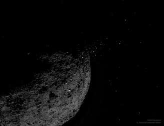 O asteroide Bennu ejeta partículas no espaço (Imagem: Reprodução/NASA's GSFC/U. Arizona/OSIRIS-REx Lockheed Martin)
