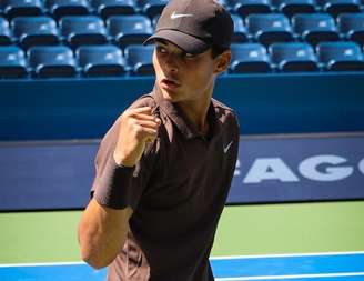 Guto Miguel, jovem tenista brasileiro, vai disputar a chave principal do Rio Open.