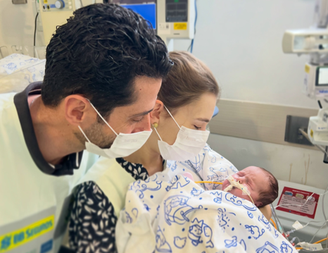 O ex-BBB Marcelo Zagonel com a esposa Ana Paula Voigt e a filha Aurora