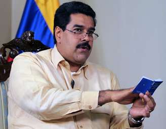 Maduro afirmou que a Constituição não obriga Chávez a assumir o novo mandato em 10 de janeiro