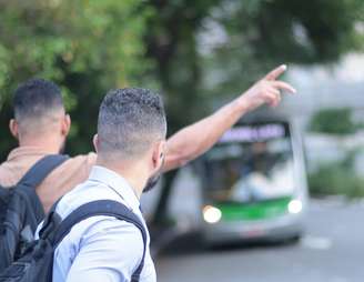 Contribuição sobre a folha de pagamento poderia substituir o vale-transporte e financiar política de tarifa zero no Brasil, mas o custo aumentaria para 95% das empresas, segundo estudo do Ipea