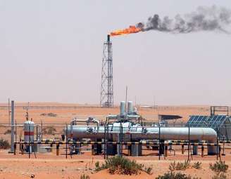 Campo de extração de petróleo da Saudi Aramco