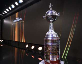 Taça da Copa Libertadores em evento oficial da Conmebol.