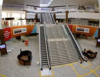 Rodoviária de Salvador tem problema em escada rolante em inauguração