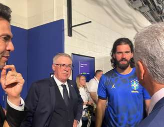 Ancelotti conversa com Kaká, Alisson e Bebeto