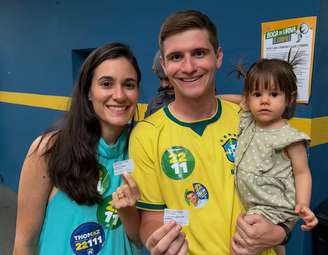 Lucas Pavanato (PL-SP) vota com a família nas eleições deste domingo, 4.