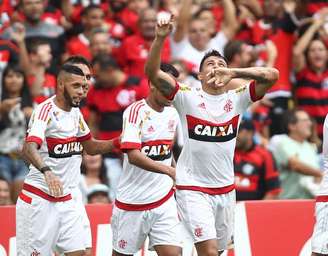 Ayrton do Flamengo comemora gol