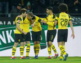 Jogadores do Borussia Dortmund comemoram gol sobre o Werder Bremen