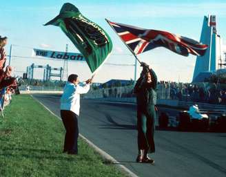 A bandeira árabe foi agitada junto da britânica no Canadá