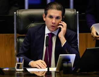 Hugo Motta preside a Câmara dos Deputados