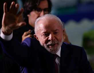 Lula falou com Macron por telefone; ligação durou cerca de uma hora