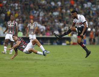 Árbitro tem pena ampliada após lance polêmico (Photo by Rubens Chiri)