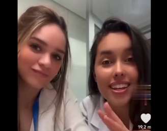 Estudantes de medicina alegam que paciente transplantada precisou de novo coração após não seguir protocolos médicos.