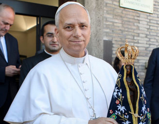 O papa Leão XVI abençoou uma imagem de Nossa Senhora Aparecida, celebrada neste dia 12