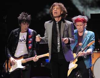 Ronnie Wood (E), Mick Jagger e Keith Richards apresentam-se no palco durante último show da turnê "50 and Counting Tour" dos Rolling Stones, em Nova Jersey, dezembro de 2012. 15/12/2012