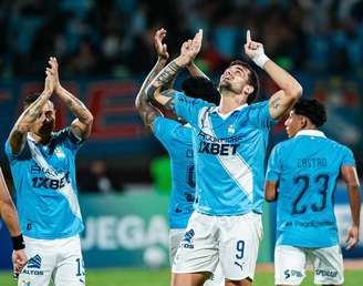 Felipe Vizeu comemora gol na Libertadores