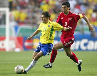 Hakan Sükür (9) é o autor do gol mais rápido da história das Copas do Mundo –