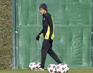 Atacente Neymar caminha durante sessão de treinos do Barcelona, na Ciutat Esportiva Joan Gamper, em Sant Joan Despi, próximo a Barcelona. Neymar treinou pela primeira vez desde que machucou o tornozelo há duas semanas e sua recuperação é satisfatória, informou o Barcelona nesta sexta-feira. 10/12/2013.