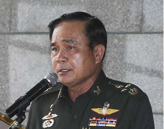 Prayuth, que há três dias declarou a lei marcial no país, assumiu todos os poderes após considerar que as tentativas de um acordo entre o Executivo interino e os antigovernamentais fracassaram