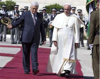 <p>Papa Francisco durante visita em Belém, na Palestina, acompanhado pelo presidente da Autoridade Nacional Palestina, Mahmoud Abbas</p>