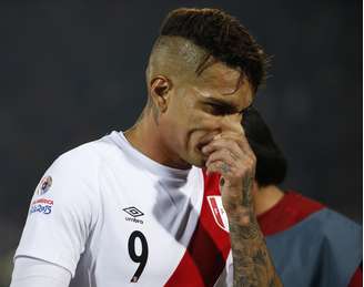 Guerrero reclamou de pênalti, gol impedido, expulsão, e citou até escândalo da Fifa