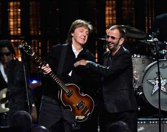 Paul McCartney e Ringo Starr em show em 2015