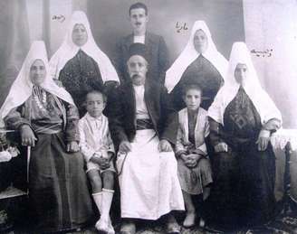 Família Ananía, da Palestina, na cidade de Angol no sul do Chile no início do século 20