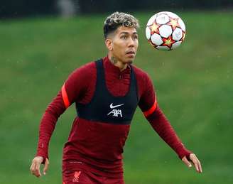Roberto Firmino durante treinamento do Liverpool
18/10/2021 Action Images via Reuters/Jason Cairnduff
