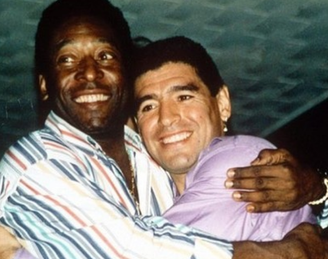 Pelé fez homenagem para Maradona em sua conta no Instagram