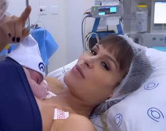 Fernanda Lacerda, a 'Mendigata', em vídeo publicado após dar à luz Gabriel, seu primeiro filho