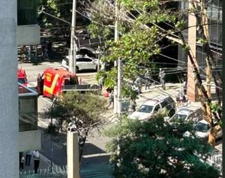 Assalto em Moema termina com homem baleado na cabeça na manhã deste domingo.