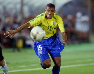 Kléberson atuando pela Seleção Brasileira em 2002 