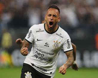 Corinthians vence Boca e vira líder do grupo na Libertadores