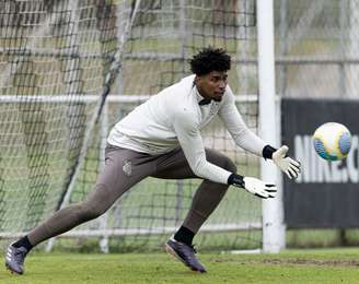 Corinthians tem nova garantia de pagamento por Hugo Souza rejeitada pelo Flamengo. 