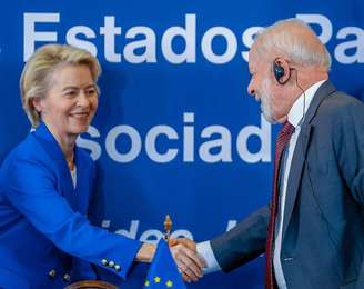 A presidente do governo da UE (União Europeia), Ursula von der Leyen, participou do anúncio em Montevidéu, ao lado de Lula