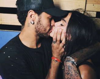 Bruna Marquezine e Neymar oficializaram o namoro ao público no carnaval de 2013