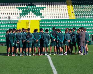 Elenco da Chapecoense reunido 