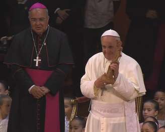 <p>Papa Francisco recebeu presentes e abençoou fiéis em mais um dia de atividades no Brasil</p>