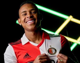 Igor Paixão já com a camisa do Feyenoord (Foto: Divulgação/Feyenoord)