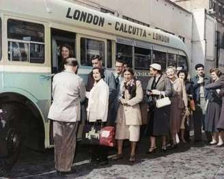 A história da rota de ônibus mais longa do mundo, que ligou Londres a Calcutá entre 1957 e 1976, costuma ser lembrada como um dos capítulos mais marcantes das grandes viagens terrestres do século XX – Reprodução/Facebook