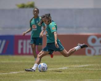 Marta durante treino da Seleção Brasileira em João Pessoa