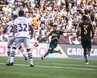 Botafogo e Vasco se enfrentam pelo Brasileirão 