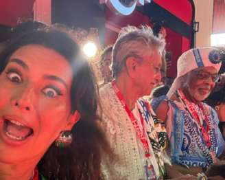 Atriz curtiu carnaval no Camarote Expresso 2222