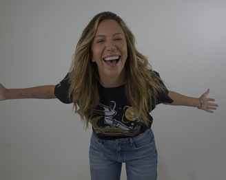 Bárbara Coelho é apresentadora da Cazé TV