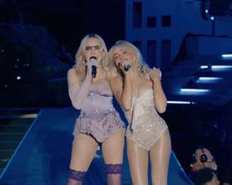 Madonna faz participação especial no show de Sabrina Carpenter no Coachella 2026, na Califórnia.